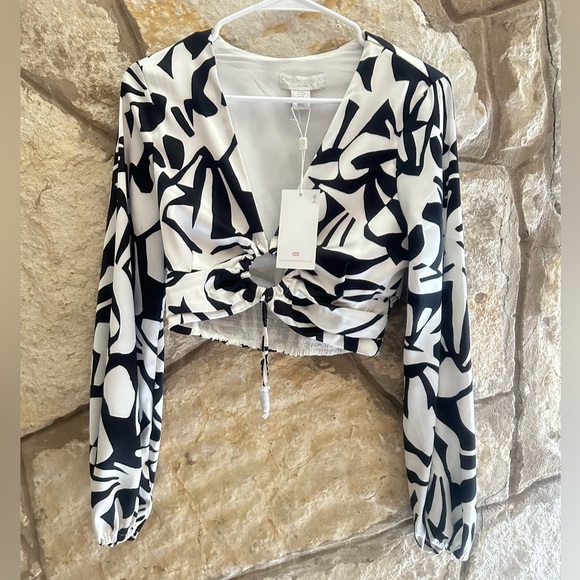 NWT CAROLINE CONSTAS BLACK AND WHITE TROPICAL GEOMETRIC KEYHOLE CUT OUT BLOUSE - Picture 4 of 5